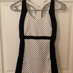 Lululemon workout tank size 4